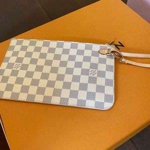 Louis Vuitton Neverfull Pouch Damier Azur with Ballerina pink interior